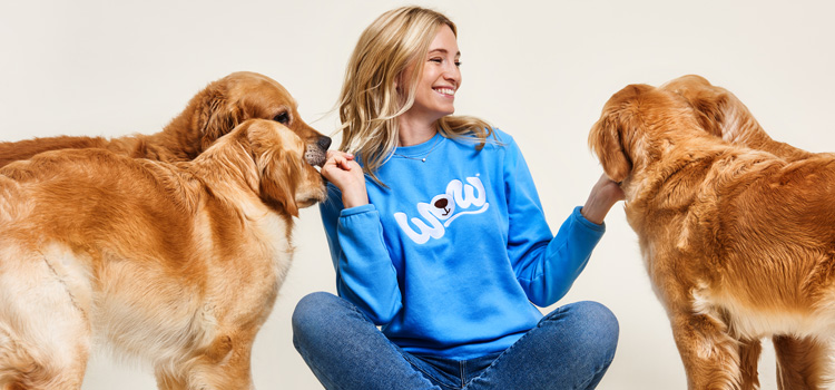 Katharina Miklauz with 4 Goldenretriver